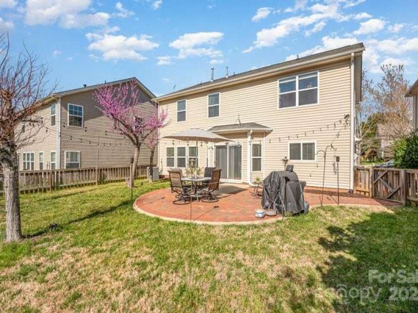 9018 Seamill Road, Charlotte, NC 28278.  MLS# CAR4231244, YatesRealty ID 23144. 