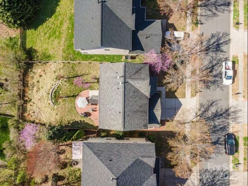 9018 Seamill Road, Charlotte, NC 28278.  MLS# CAR4231244, YatesRealty ID 23144. 