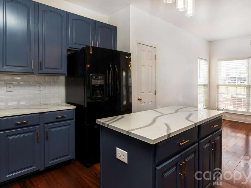 16731 Macanthra Drive, Charlotte, NC 28213.  MLS# CAR4370556, YatesRealty ID 23145. 