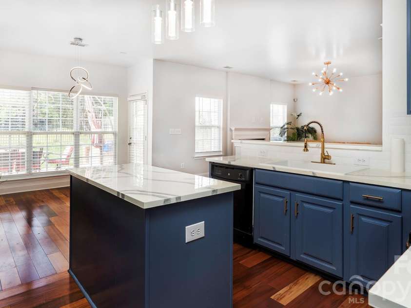 16731 Macanthra Drive, Charlotte, NC 28213.  MLS# CAR4370556, YatesRealty ID 23145. 