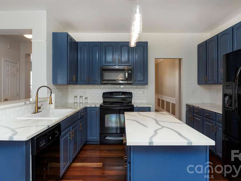 16731 Macanthra Drive, Charlotte, NC 28213.  MLS# CAR4370556, YatesRealty ID 23145. 