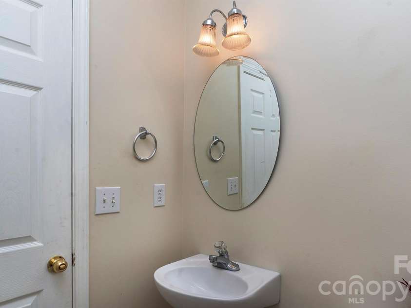 16731 Macanthra Drive, Charlotte, NC 28213.  MLS# CAR4370556, YatesRealty ID 23145. 
