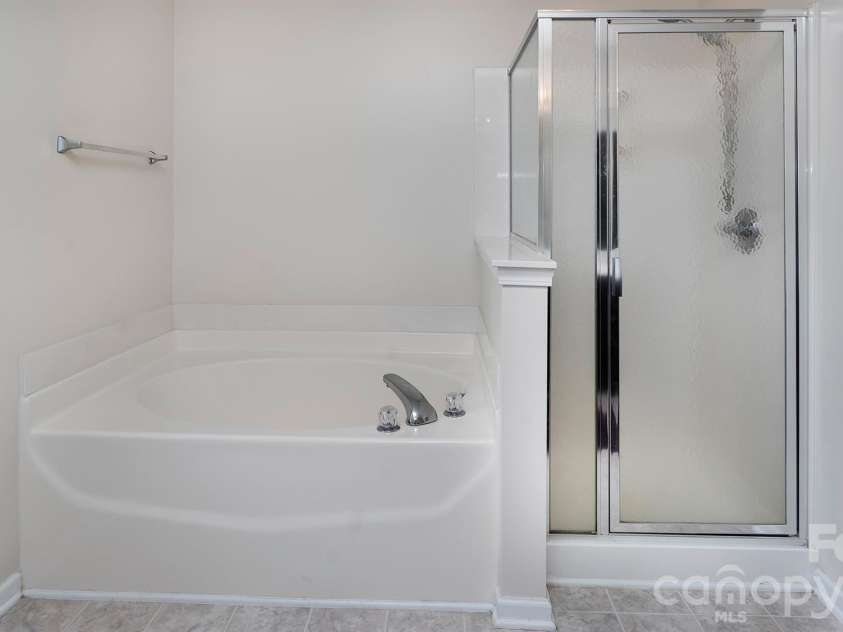 16731 Macanthra Drive, Charlotte, NC 28213.  MLS# CAR4370556, YatesRealty ID 23145. 