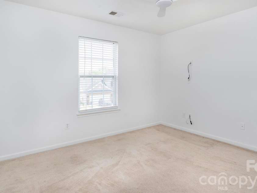 16731 Macanthra Drive, Charlotte, NC 28213.  MLS# CAR4370556, YatesRealty ID 23145. 
