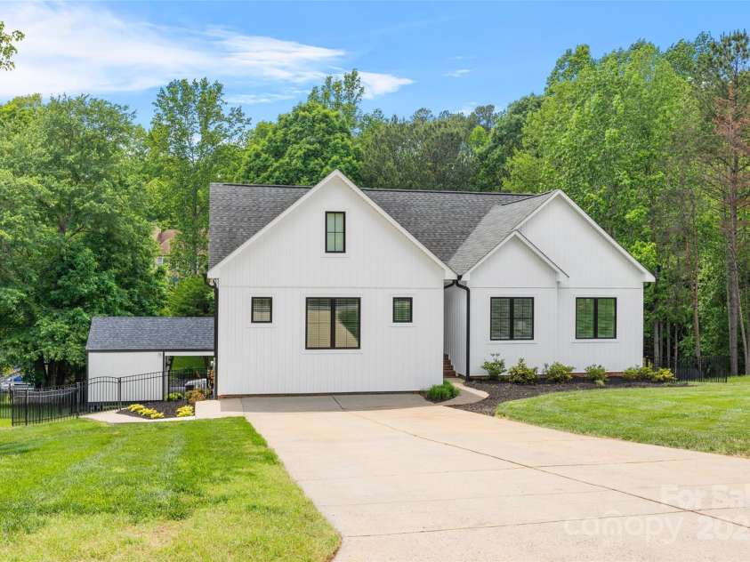 184 Quiet Cove Road, Mooresville, NC 28117.  MLS# CAR4254667, YatesRealty ID 23145. 