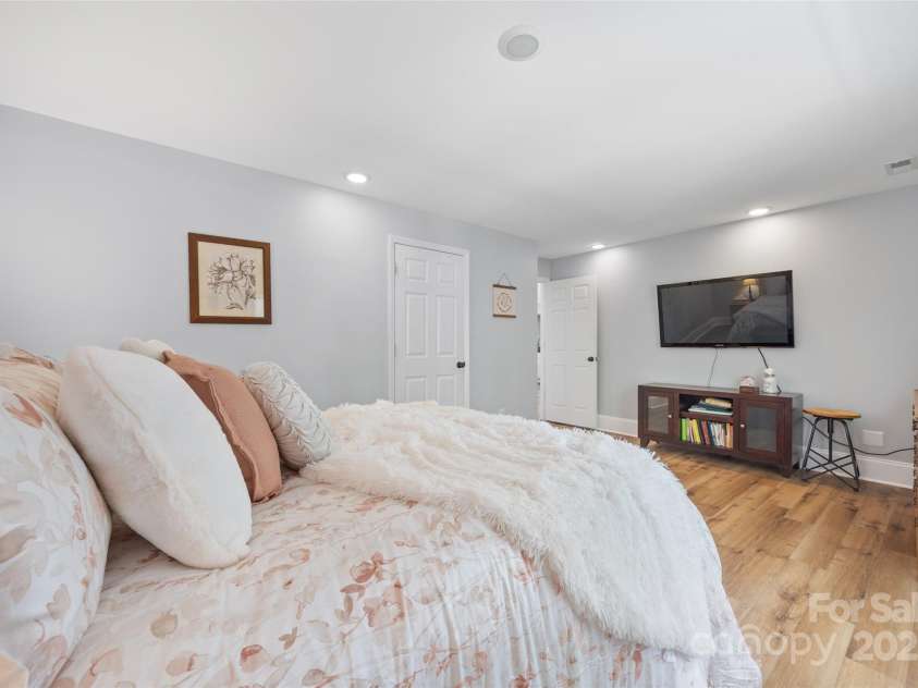 184 Quiet Cove Road, Mooresville, NC 28117.  MLS# CAR4254667, YatesRealty ID 23145. 