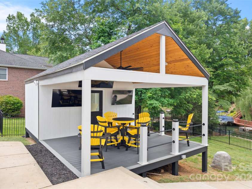 184 Quiet Cove Road, Mooresville, NC 28117.  MLS# CAR4254667, YatesRealty ID 23145. 