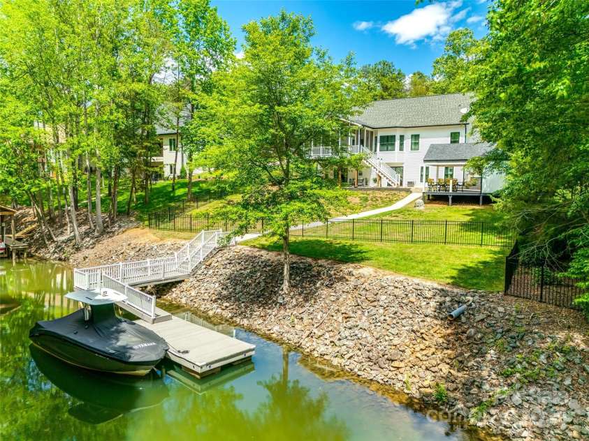 184 Quiet Cove Road, Mooresville, NC 28117.  MLS# CAR4254667, YatesRealty ID 23145. 