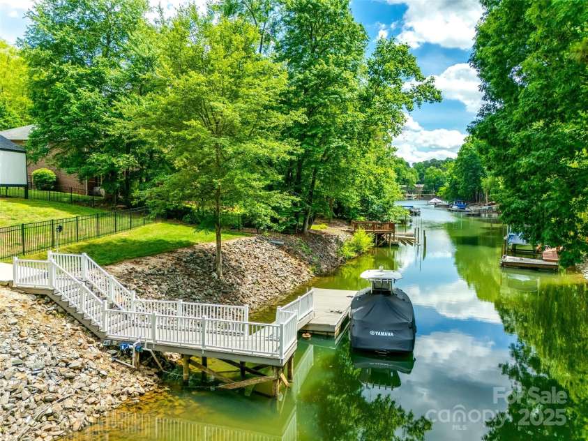 184 Quiet Cove Road, Mooresville, NC 28117.  MLS# CAR4254667, YatesRealty ID 23145. 