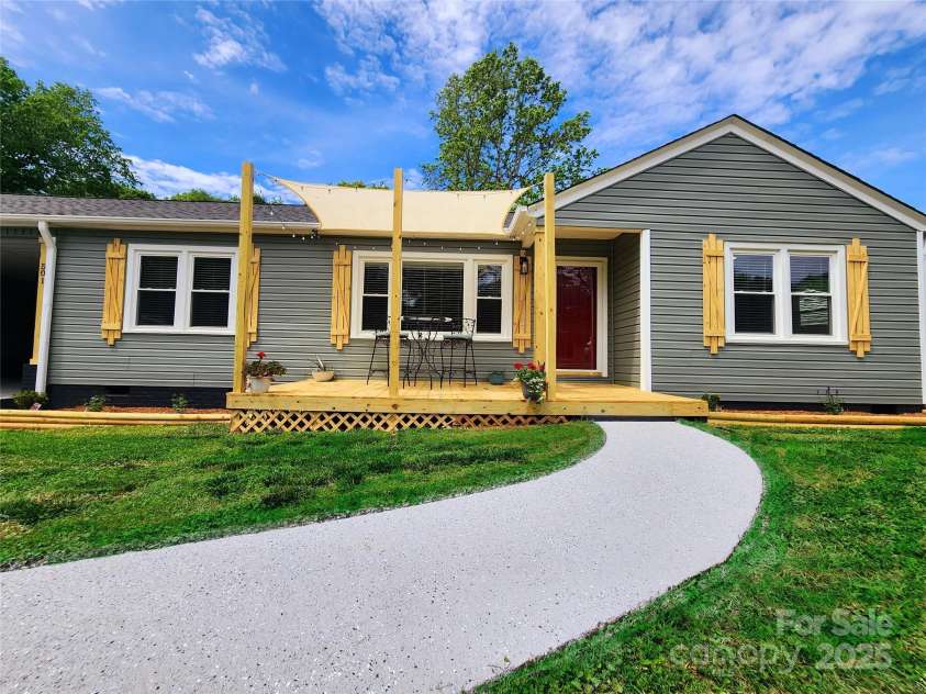 501 Hawthorne Street, Mount Holly, NC 28120.  MLS# CAR4250572, YatesRealty ID 23146. 501 N Hawthorne St.Walkable to Downtown Mt Holly