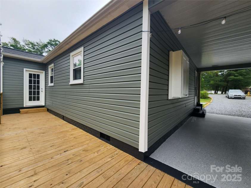 501 Hawthorne Street, Mount Holly, NC 28120.  MLS# CAR4250572, YatesRealty ID 23146. 