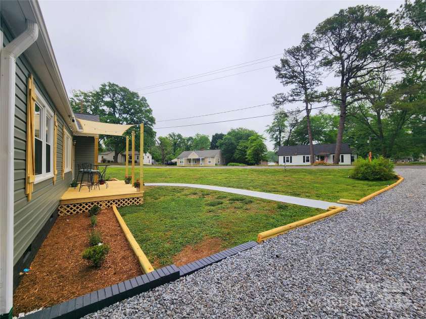 501 Hawthorne Street, Mount Holly, NC 28120.  MLS# CAR4250572, YatesRealty ID 23146. Curb appeal!