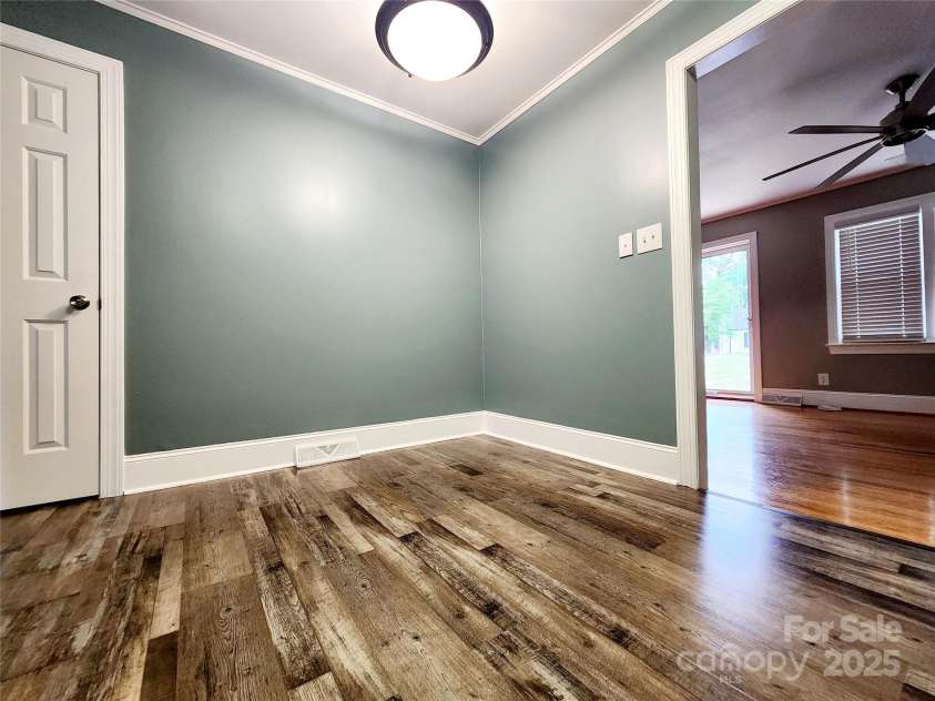 501 Hawthorne Street, Mount Holly, NC 28120.  MLS# CAR4250572, YatesRealty ID 23146. Dining area