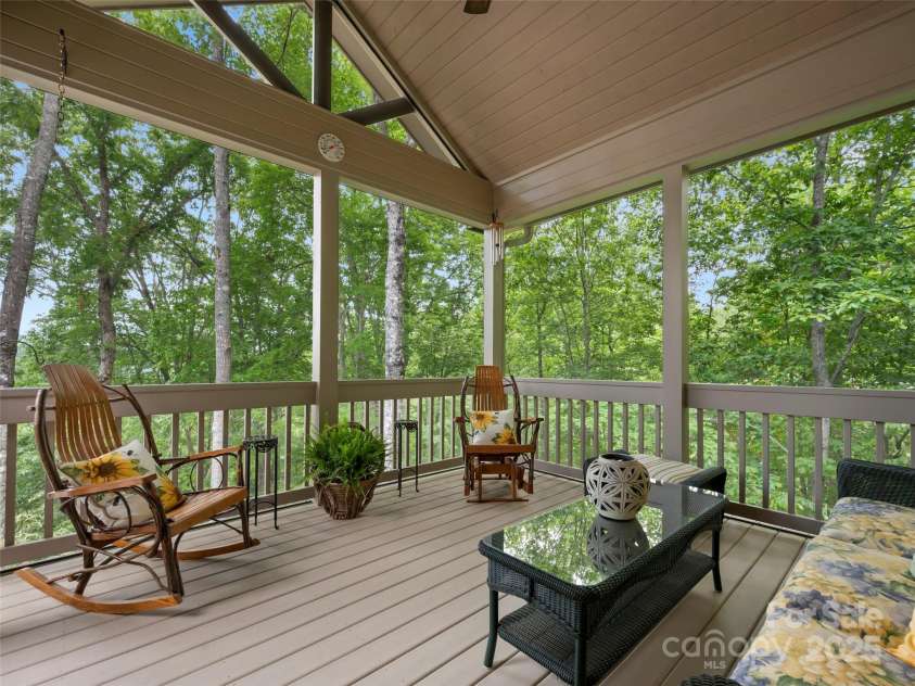 206 Tom Fazio Trace, Hendersonville, NC 28739.  MLS# CAR4274097, YatesRealty ID 23148. 