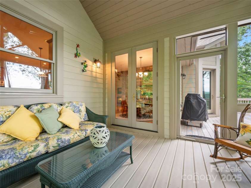 206 Tom Fazio Trace, Hendersonville, NC 28739.  MLS# CAR4274097, YatesRealty ID 23148. 