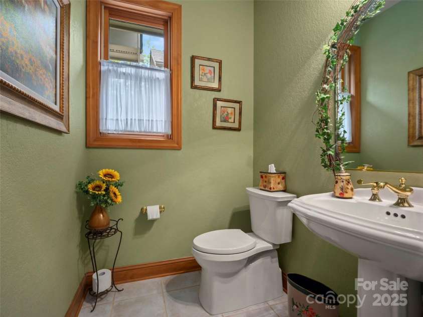 206 Tom Fazio Trace, Hendersonville, NC 28739.  MLS# CAR4274097, YatesRealty ID 23148. 