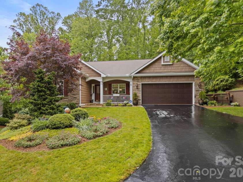 69 Old Pasture Way, Hendersonville, NC 28739.  MLS# CAR4380767, YatesRealty ID 23148. 