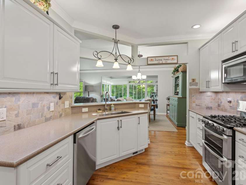 69 Old Pasture Way, Hendersonville, NC 28739.  MLS# CAR4380767, YatesRealty ID 23148. 