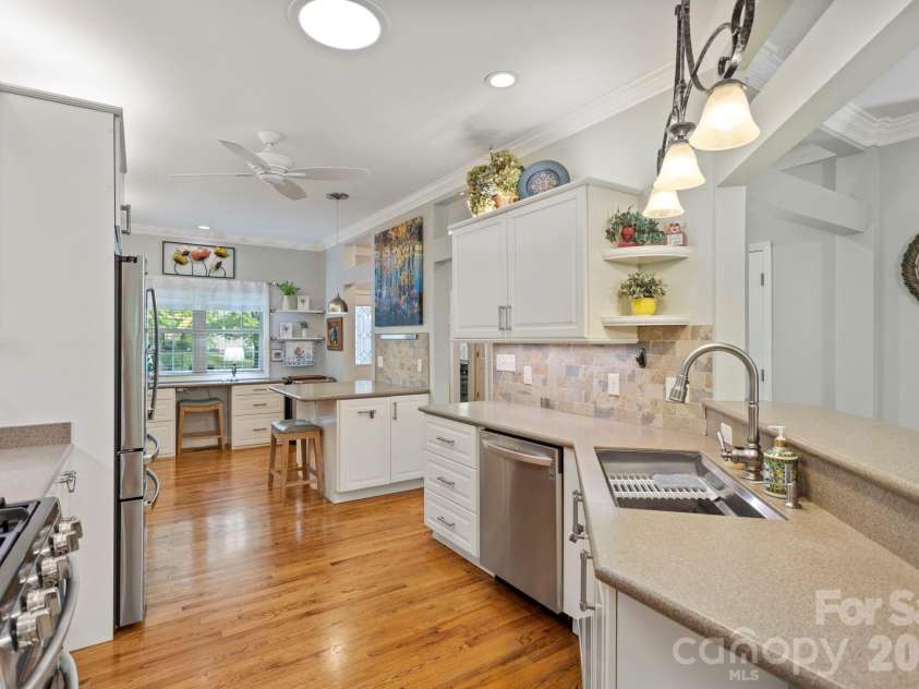 69 Old Pasture Way, Hendersonville, NC 28739.  MLS# CAR4380767, YatesRealty ID 23148. 