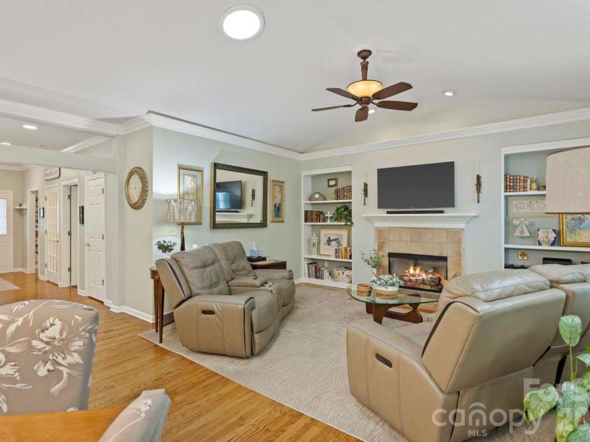 69 Old Pasture Way, Hendersonville, NC 28739.  MLS# CAR4380767, YatesRealty ID 23148. 