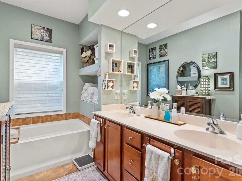 69 Old Pasture Way, Hendersonville, NC 28739.  MLS# CAR4380767, YatesRealty ID 23148. 