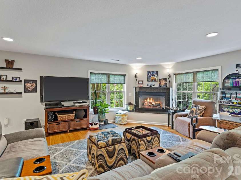 69 Old Pasture Way, Hendersonville, NC 28739.  MLS# CAR4380767, YatesRealty ID 23148. 