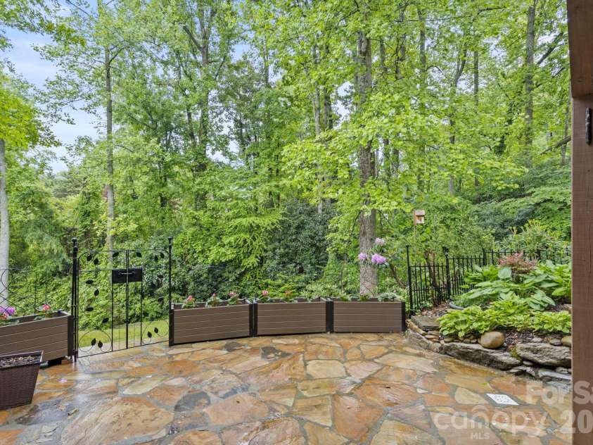 69 Old Pasture Way, Hendersonville, NC 28739.  MLS# CAR4380767, YatesRealty ID 23148. 
