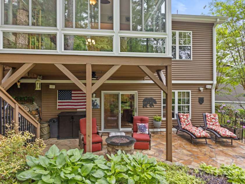 69 Old Pasture Way, Hendersonville, NC 28739.  MLS# CAR4380767, YatesRealty ID 23148. 