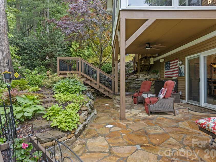 69 Old Pasture Way, Hendersonville, NC 28739.  MLS# CAR4380767, YatesRealty ID 23148. 