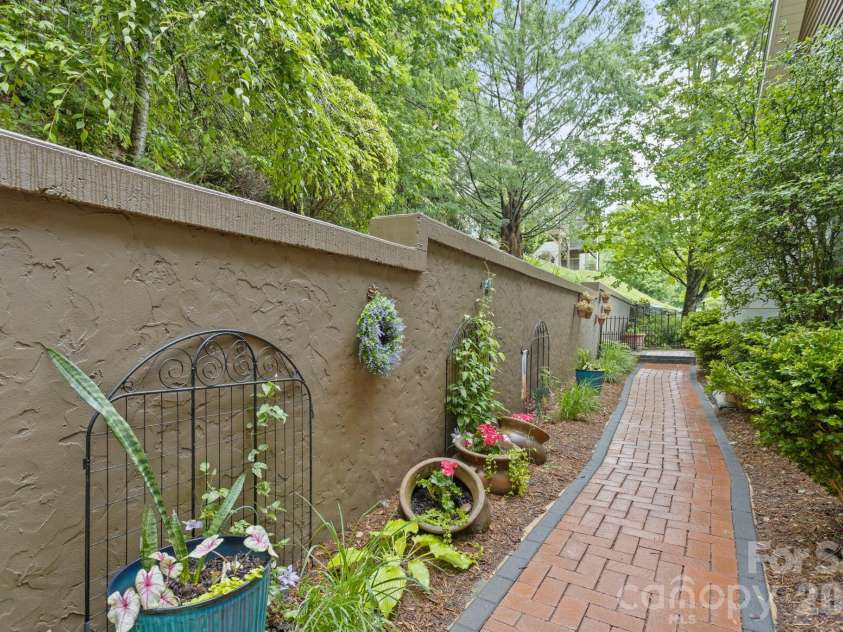 69 Old Pasture Way, Hendersonville, NC 28739.  MLS# CAR4380767, YatesRealty ID 23148. 
