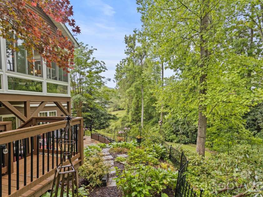 69 Old Pasture Way, Hendersonville, NC 28739.  MLS# CAR4380767, YatesRealty ID 23148. 