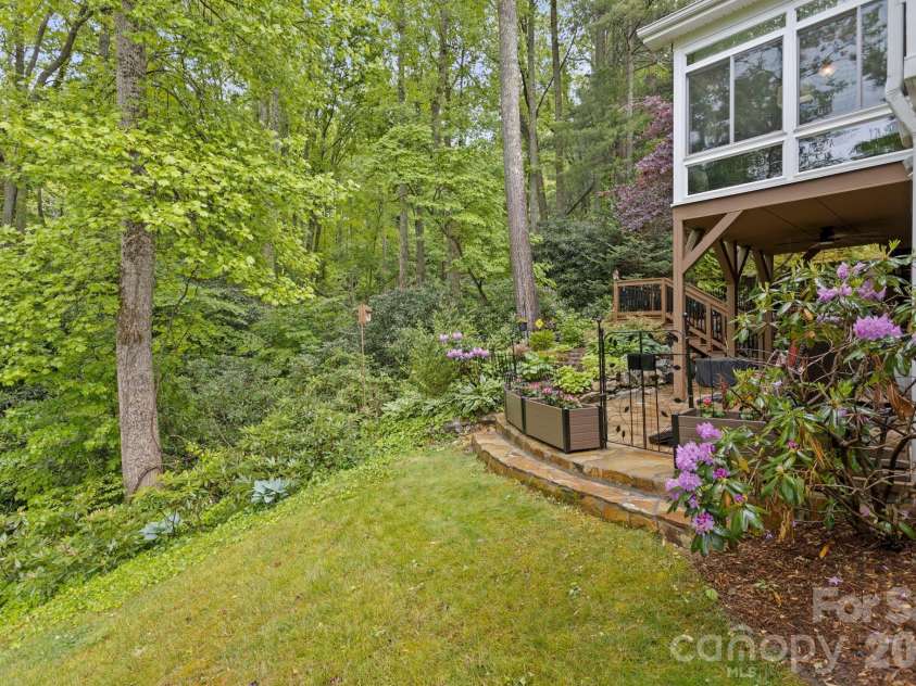69 Old Pasture Way, Hendersonville, NC 28739.  MLS# CAR4380767, YatesRealty ID 23148. 