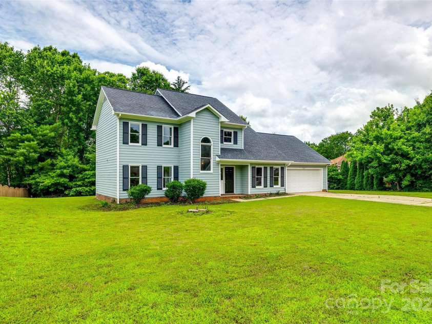 12812 Bradford Hill Lane, Huntersville, NC 28078.  MLS# CAR4271478, YatesRealty ID 23149. 