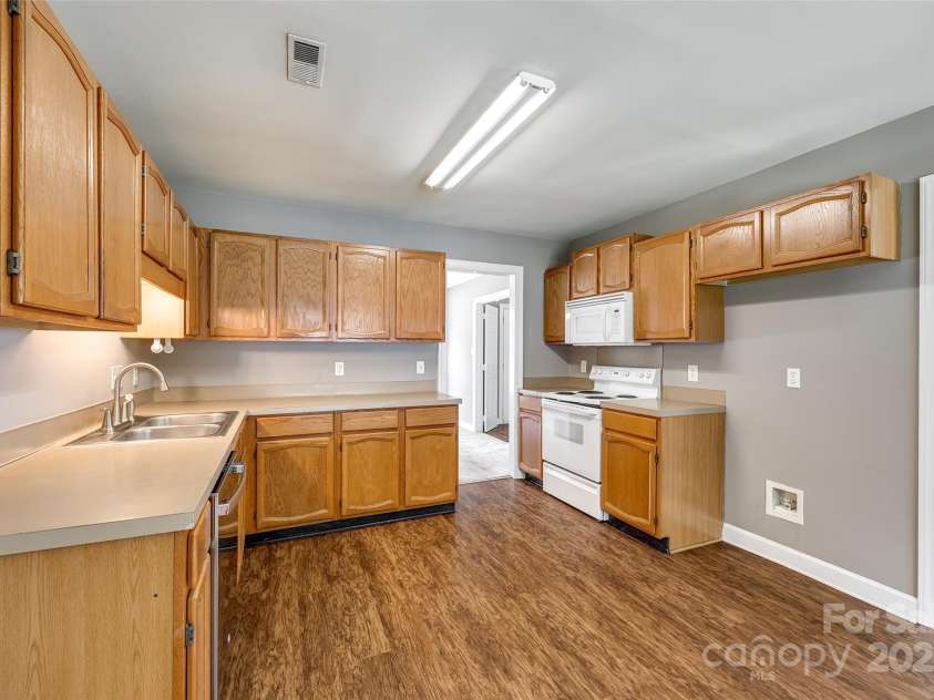 12812 Bradford Hill Lane, Huntersville, NC 28078.  MLS# CAR4271478, YatesRealty ID 23149. 