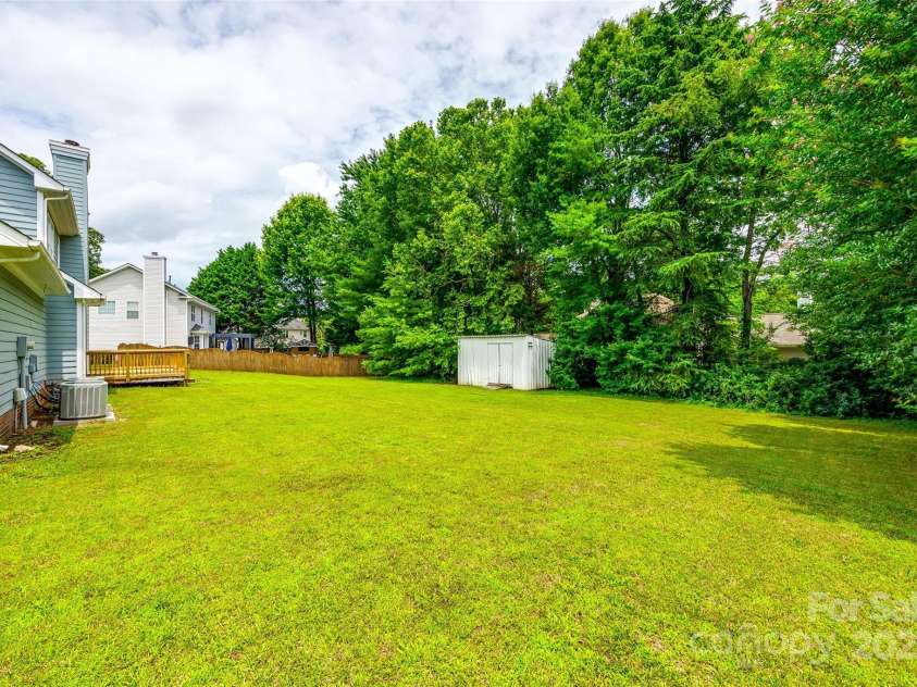 12812 Bradford Hill Lane, Huntersville, NC 28078.  MLS# CAR4271478, YatesRealty ID 23149. 