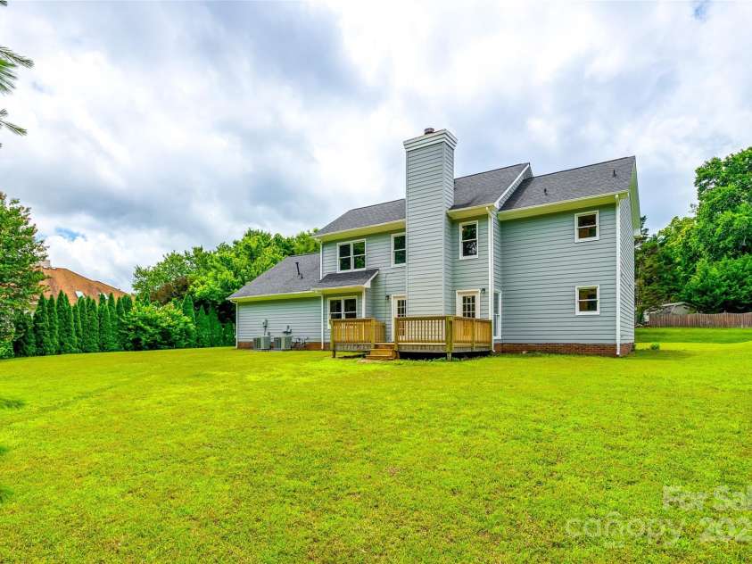 12812 Bradford Hill Lane, Huntersville, NC 28078.  MLS# CAR4271478, YatesRealty ID 23149. 