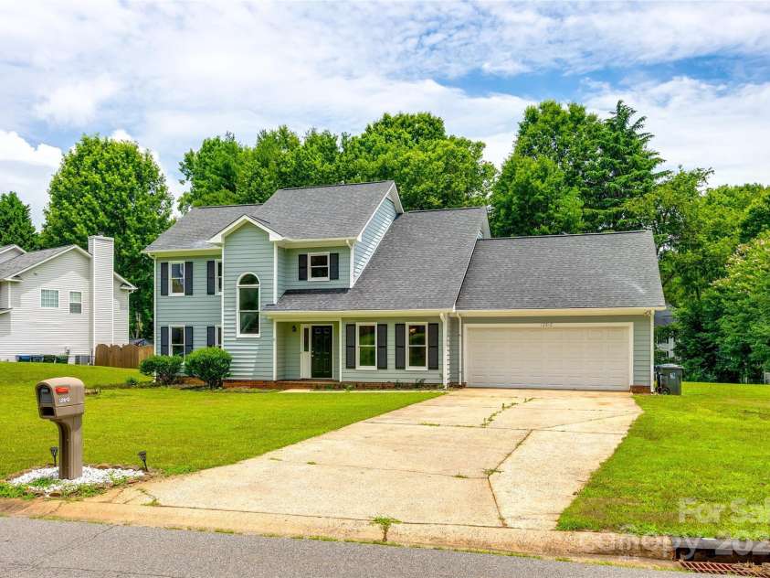 12812 Bradford Hill Lane, Huntersville, NC 28078.  MLS# CAR4271478, YatesRealty ID 23149. 
