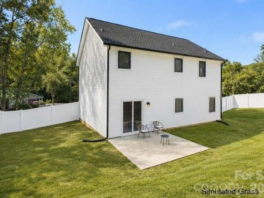 4147 2nd Street, Hickory, NC 28601.  MLS# CAR4416601, YatesRealty ID 23149. 