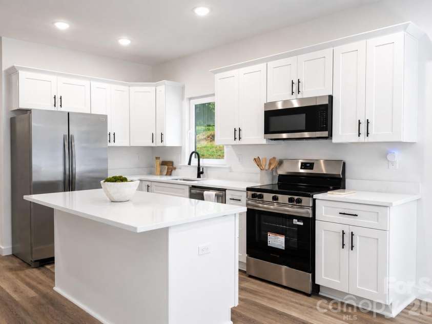 4147 2nd Street, Hickory, NC 28601.  MLS# CAR4416601, YatesRealty ID 23149. 