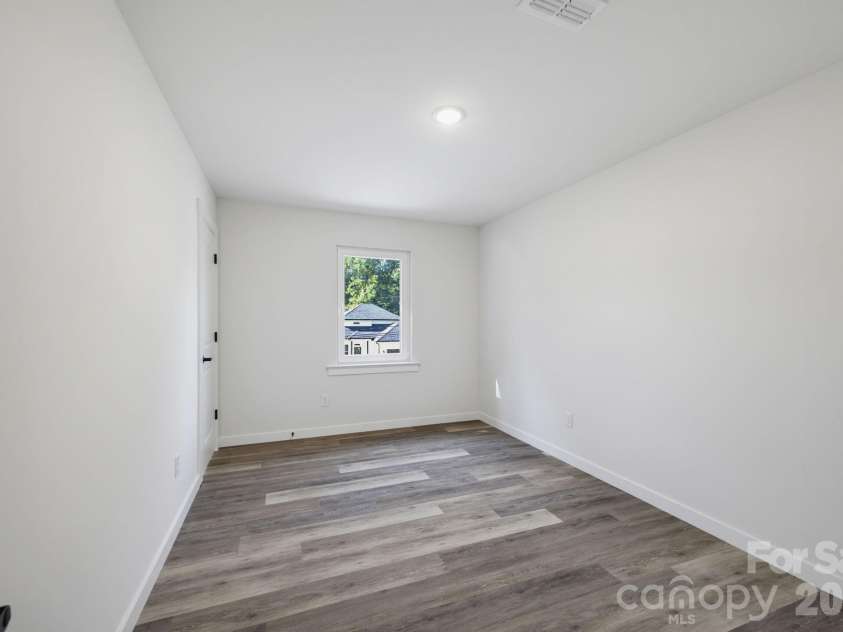 4147 2nd Street, Hickory, NC 28601.  MLS# CAR4416601, YatesRealty ID 23149. 
