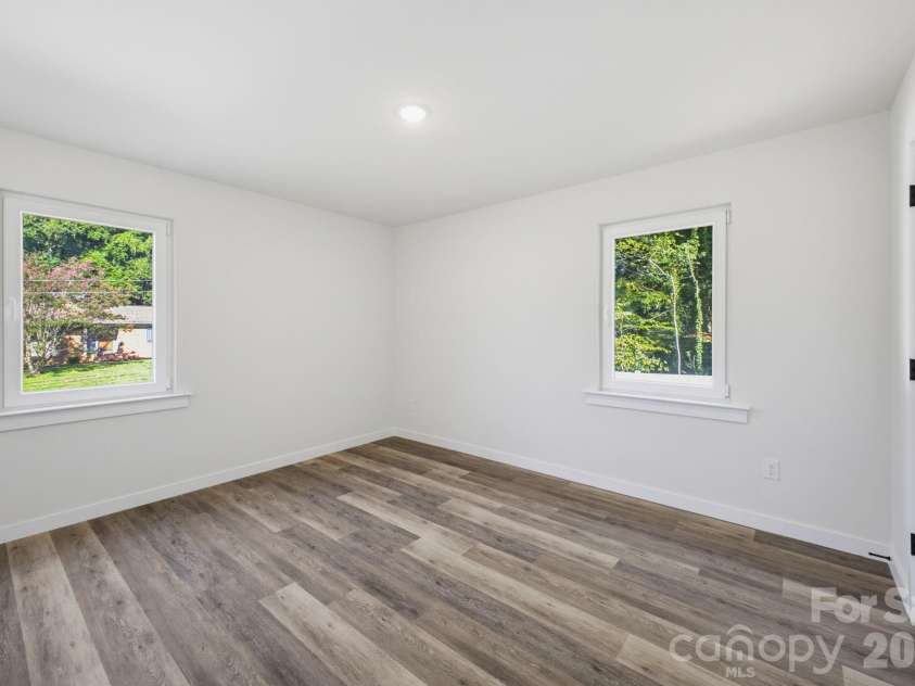 4147 2nd Street, Hickory, NC 28601.  MLS# CAR4416601, YatesRealty ID 23149. 
