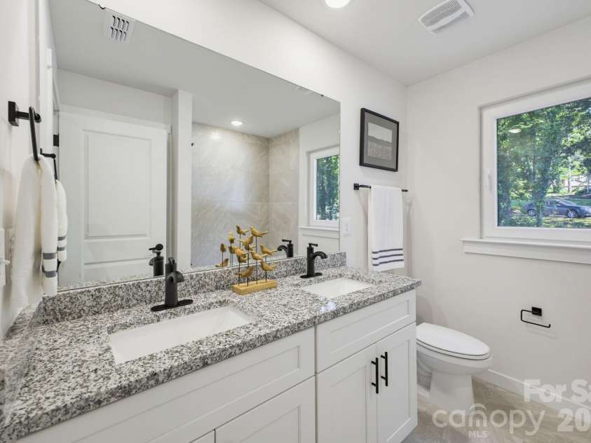 4147 2nd Street, Hickory, NC 28601.  MLS# CAR4416601, YatesRealty ID 23149. 