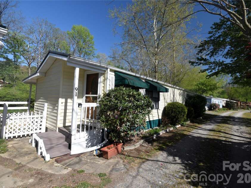 91 Mallard Loop, Waynesville, NC 28785.  MLS# CAR4372848, YatesRealty ID 23150. Another view from Mallard Loop