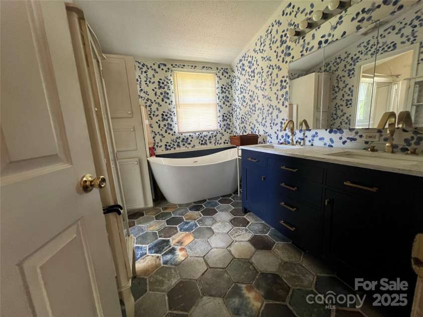 169 Meadow Creek Drive, Forest City, NC 28043.  MLS# CAR4252939, YatesRealty ID 23151. 