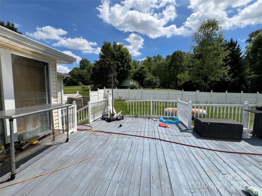 169 Meadow Creek Drive, Forest City, NC 28043.  MLS# CAR4252939, YatesRealty ID 23151. 