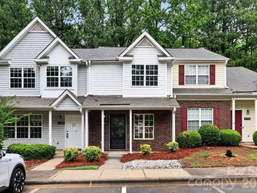 6762 Cypress Tree Lane, Charlotte, NC 28215.  MLS# CAR4379503, YatesRealty ID 23151. 