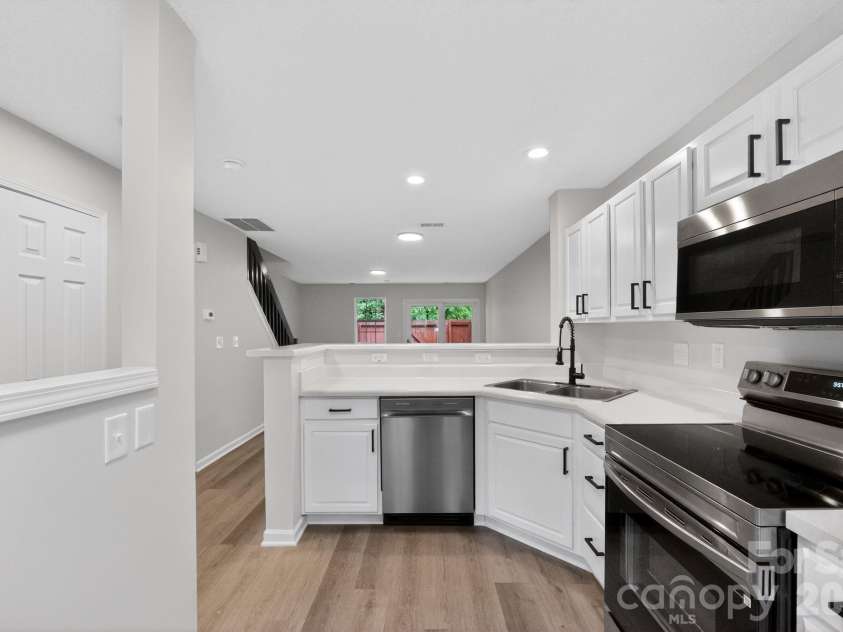 6762 Cypress Tree Lane, Charlotte, NC 28215.  MLS# CAR4379503, YatesRealty ID 23151. 