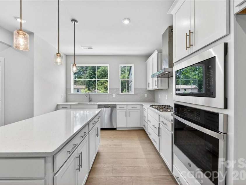 440 Old Town Village Road, Waxhaw, NC 28173.  MLS# CAR4375714, YatesRealty ID 23153. Gourmet kitchen with ample natural light