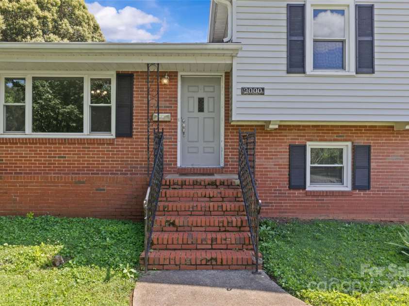 2000 Townsend Avenue, Charlotte, NC 28205.  MLS# CAR4269997, YatesRealty ID 23154. 