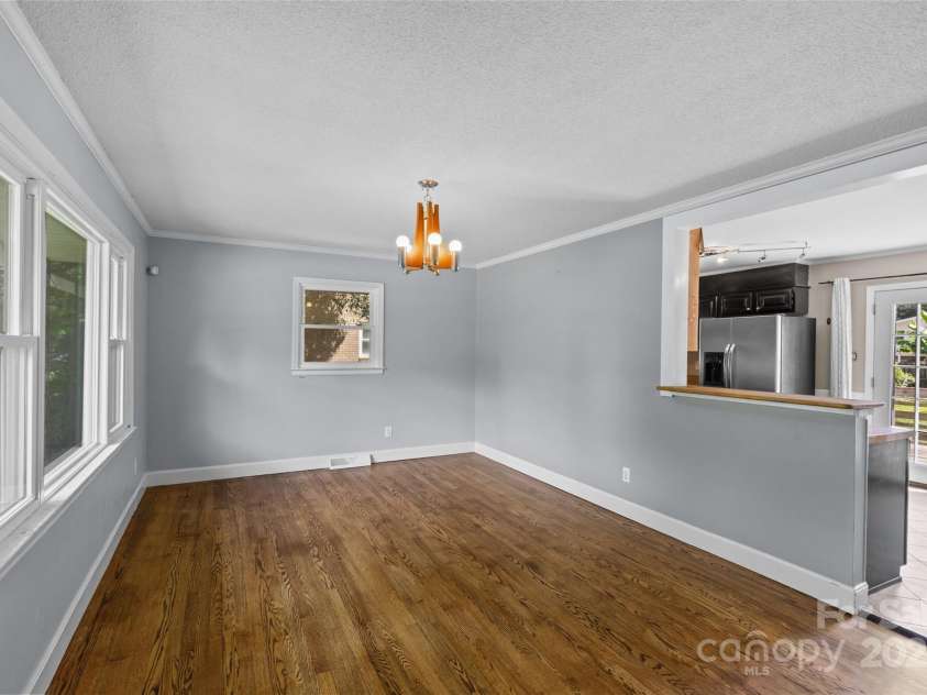 2000 Townsend Avenue, Charlotte, NC 28205.  MLS# CAR4269997, YatesRealty ID 23154. 